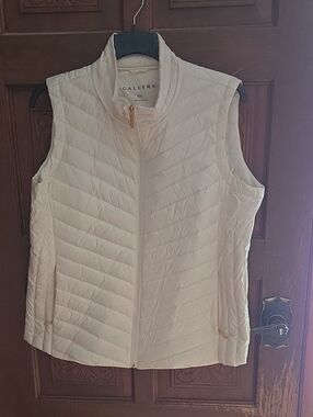 Gallery Cream Quilted Packable Vest with Gold Zipper